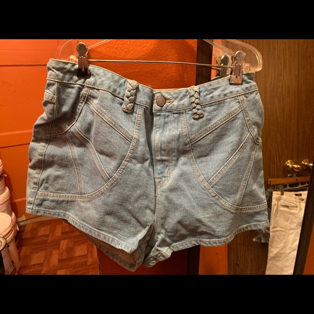 ✨NEW✨BDG high waisted shorts 🩳 size 32
